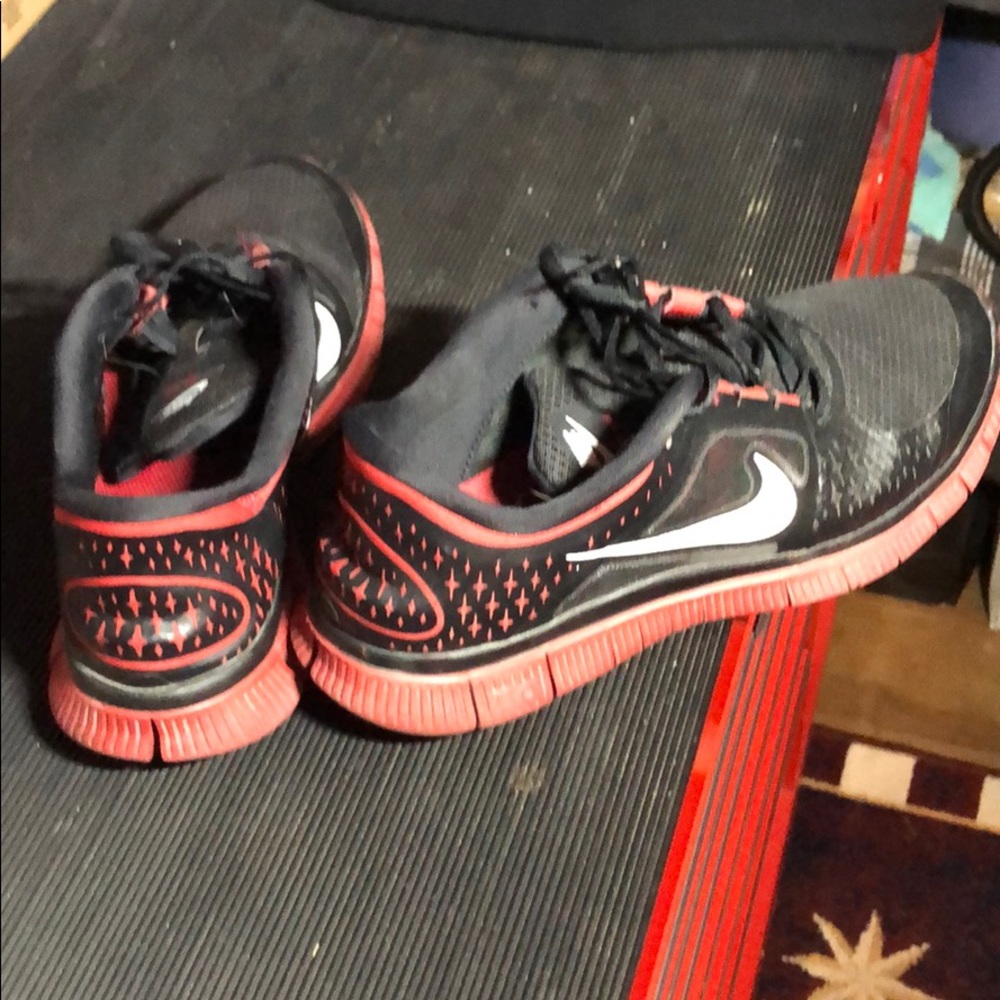 Nike - Picture 2 of 5
